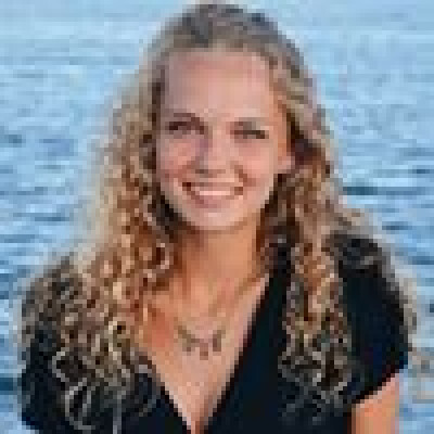 Julia  zoekt een Kamer / Huurwoning / Studio / Appartement in Leiden