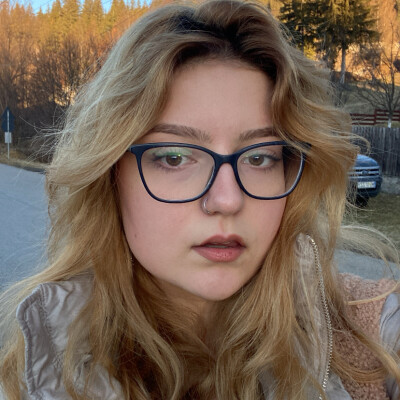 Ruxandra  zoekt een Kamer / Huurwoning / Studio / Appartement in Leiden